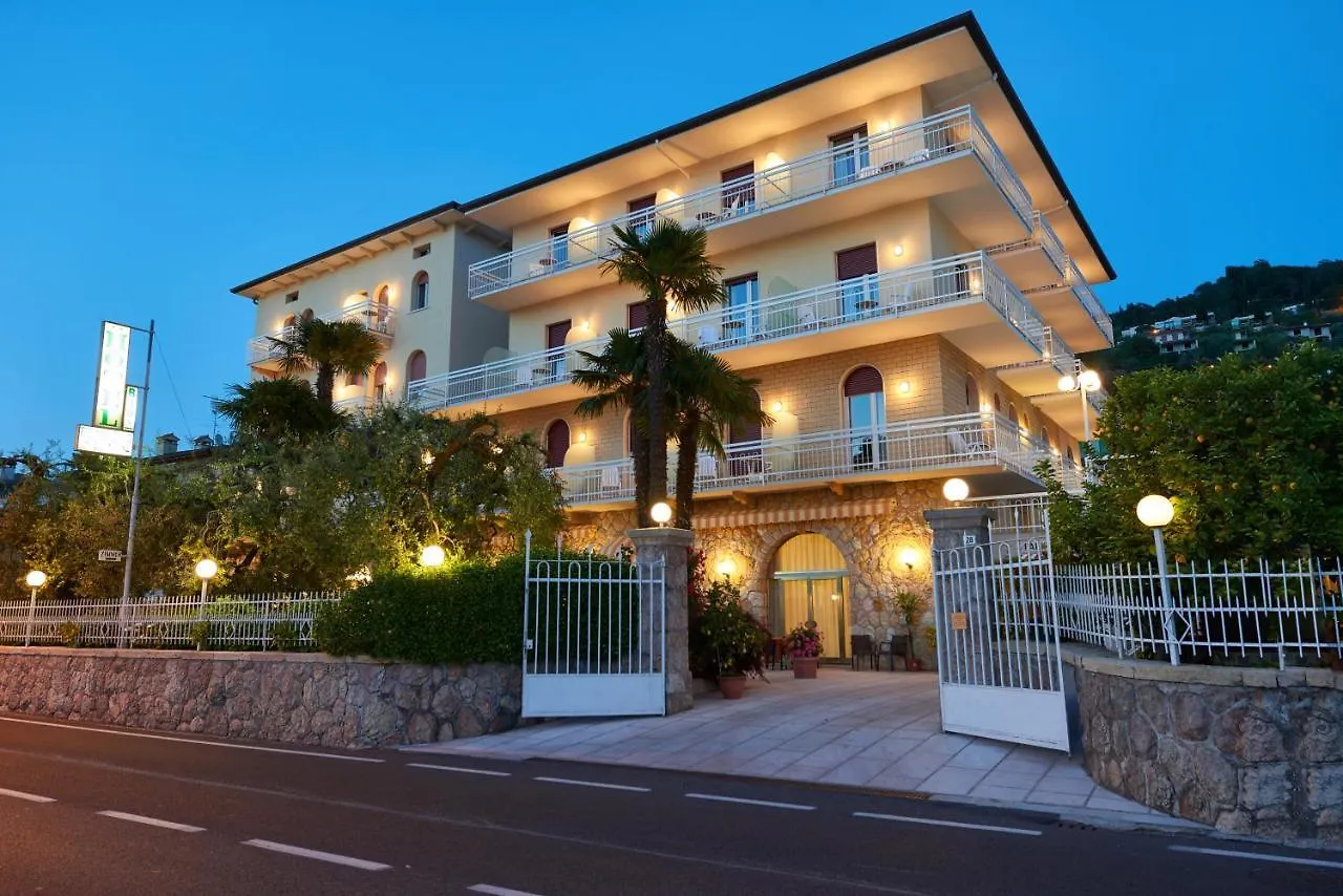 Hotel Benacus Torri Del Benaco 3*,