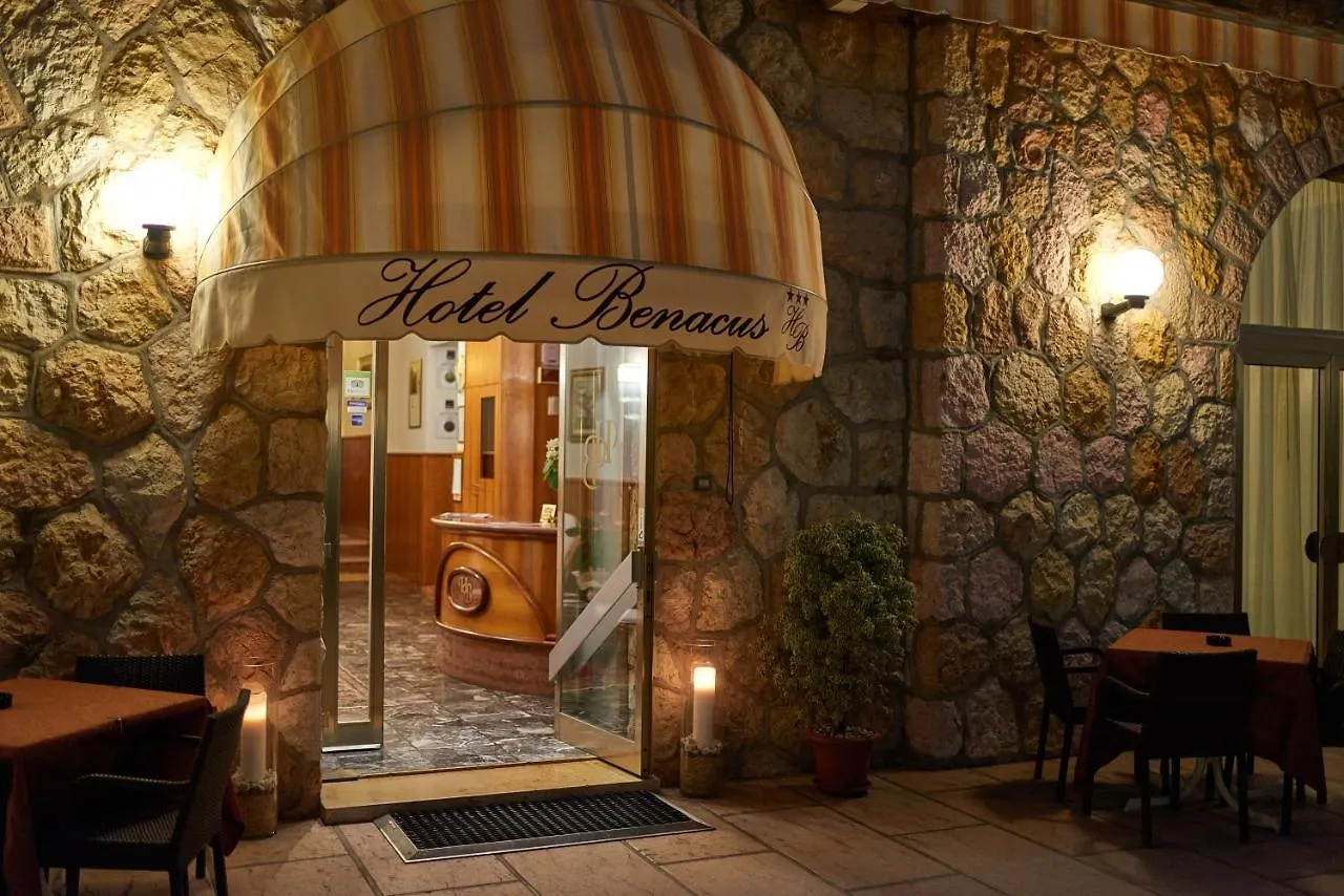 Hotel Benacus Torri del Benaco 3*,
