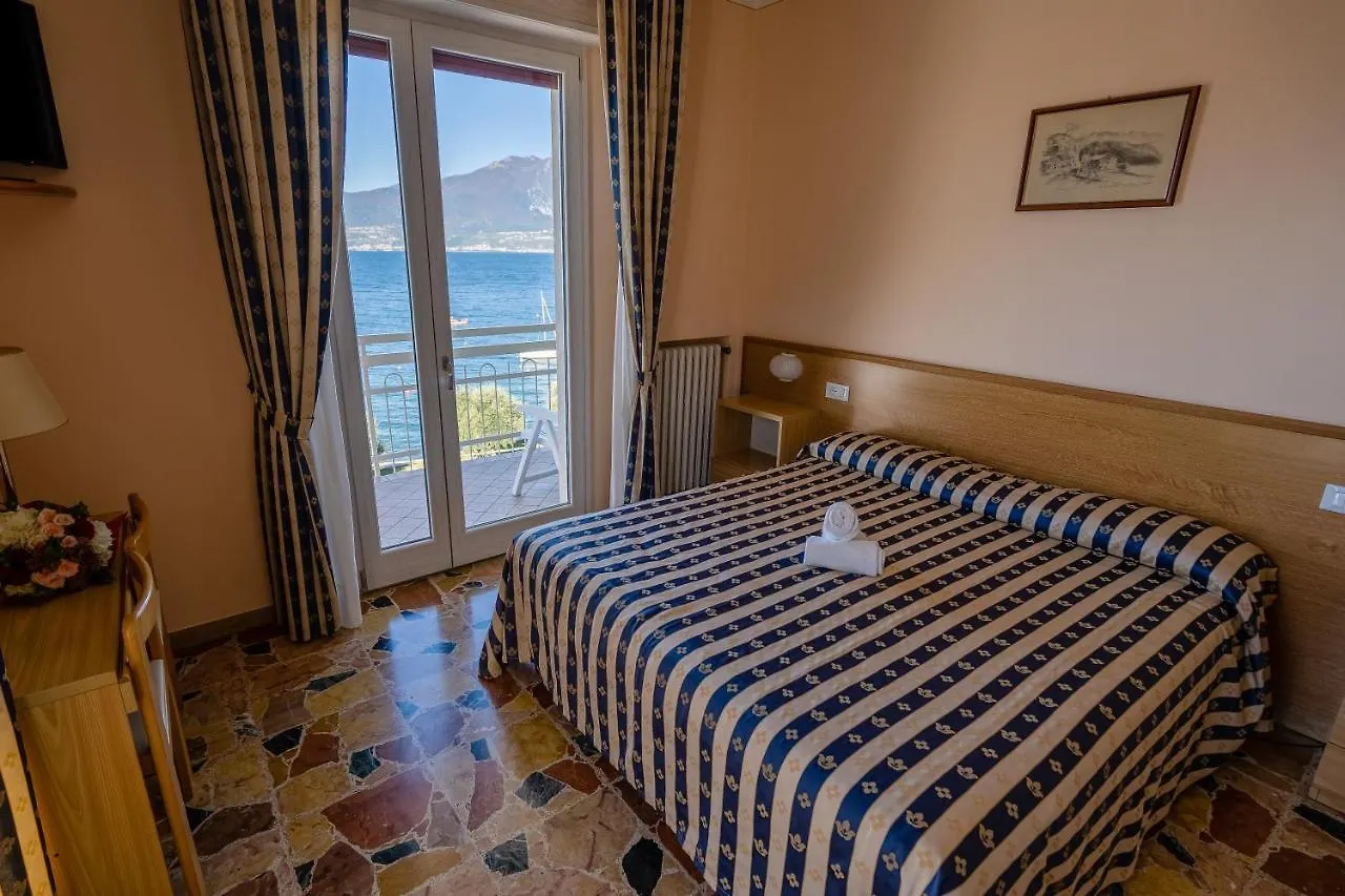 Hotel Benacus Torri del Benaco 3*,