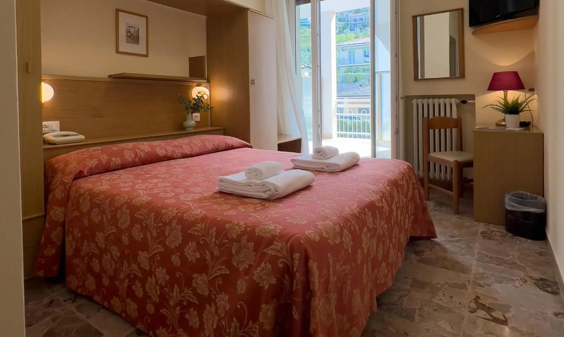 Hotel Benacus Torri Del Benaco