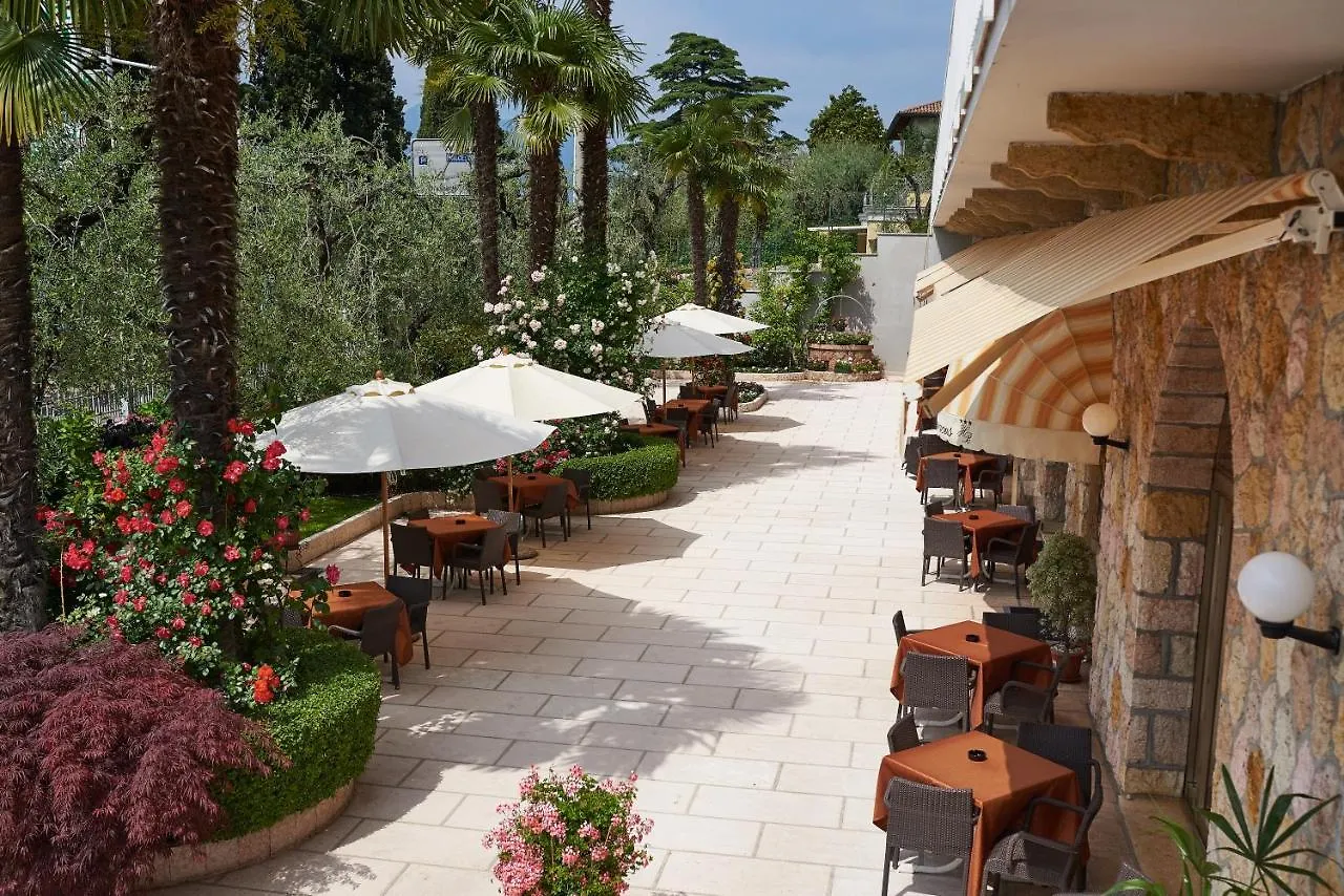 Hotel Benacus Torri Del Benaco 3*,  Italien