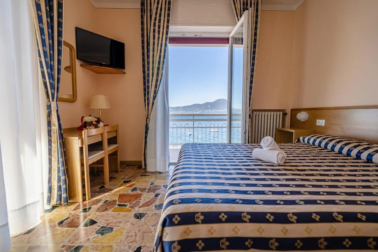 Hotel Benacus Torri Del Benaco