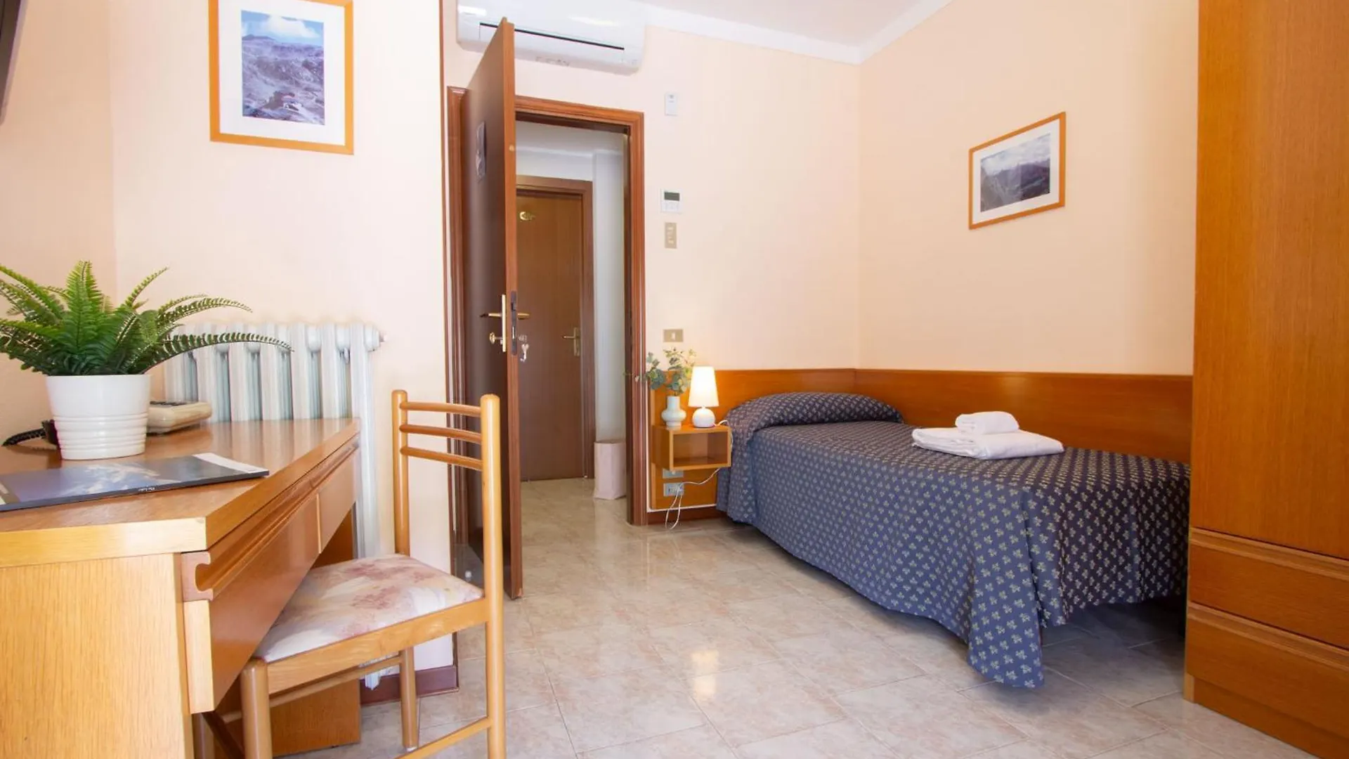 Hotel Benacus Torri Del Benaco 3*,