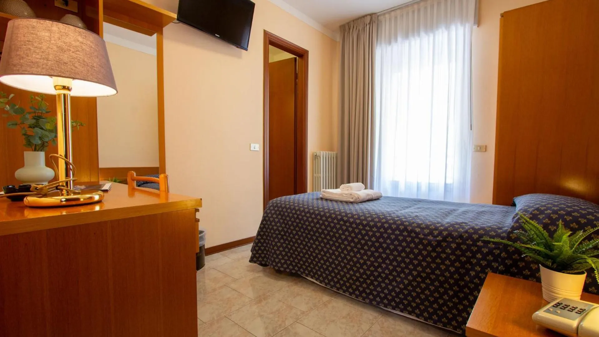 Hotel Benacus Torri Del Benaco