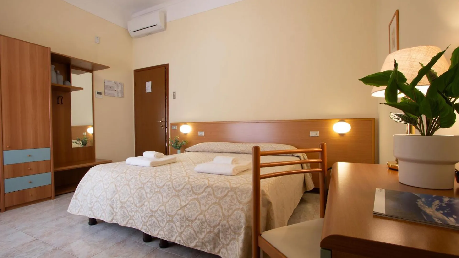 Hotel Benacus Torri Del Benaco