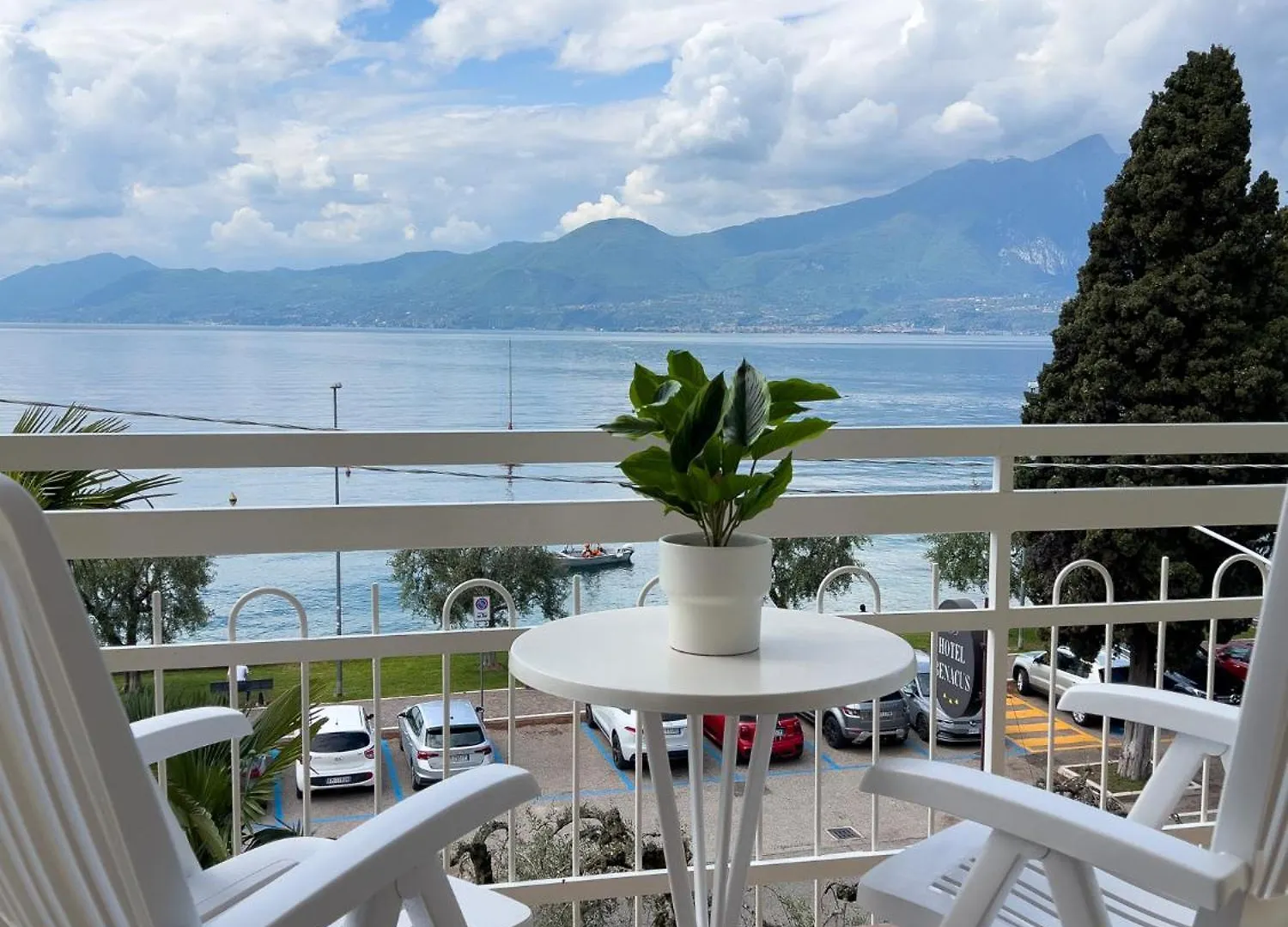 Hotel Benacus Torri Del Benaco 3*,  İtalya