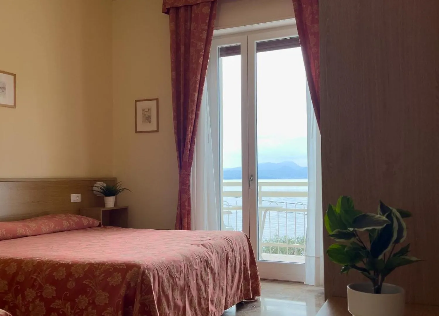 Hotel Benacus Torri Del Benaco