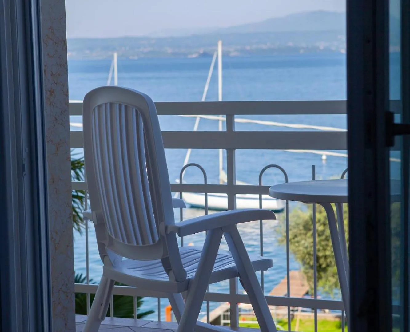 Hotel Benacus Torri Del Benaco